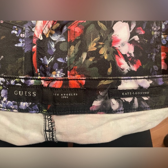 Floral skinny pants, not very elastic, used once - Picture 4 of 4